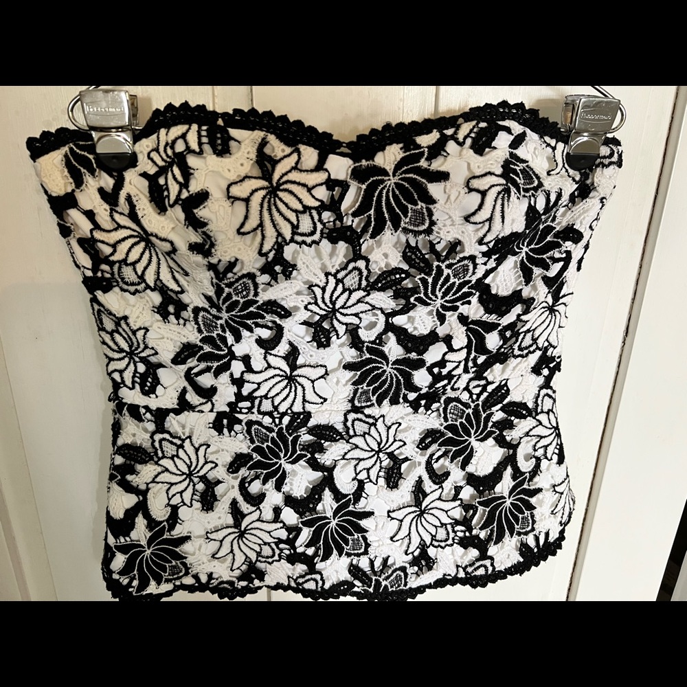 Black & white strapless top.